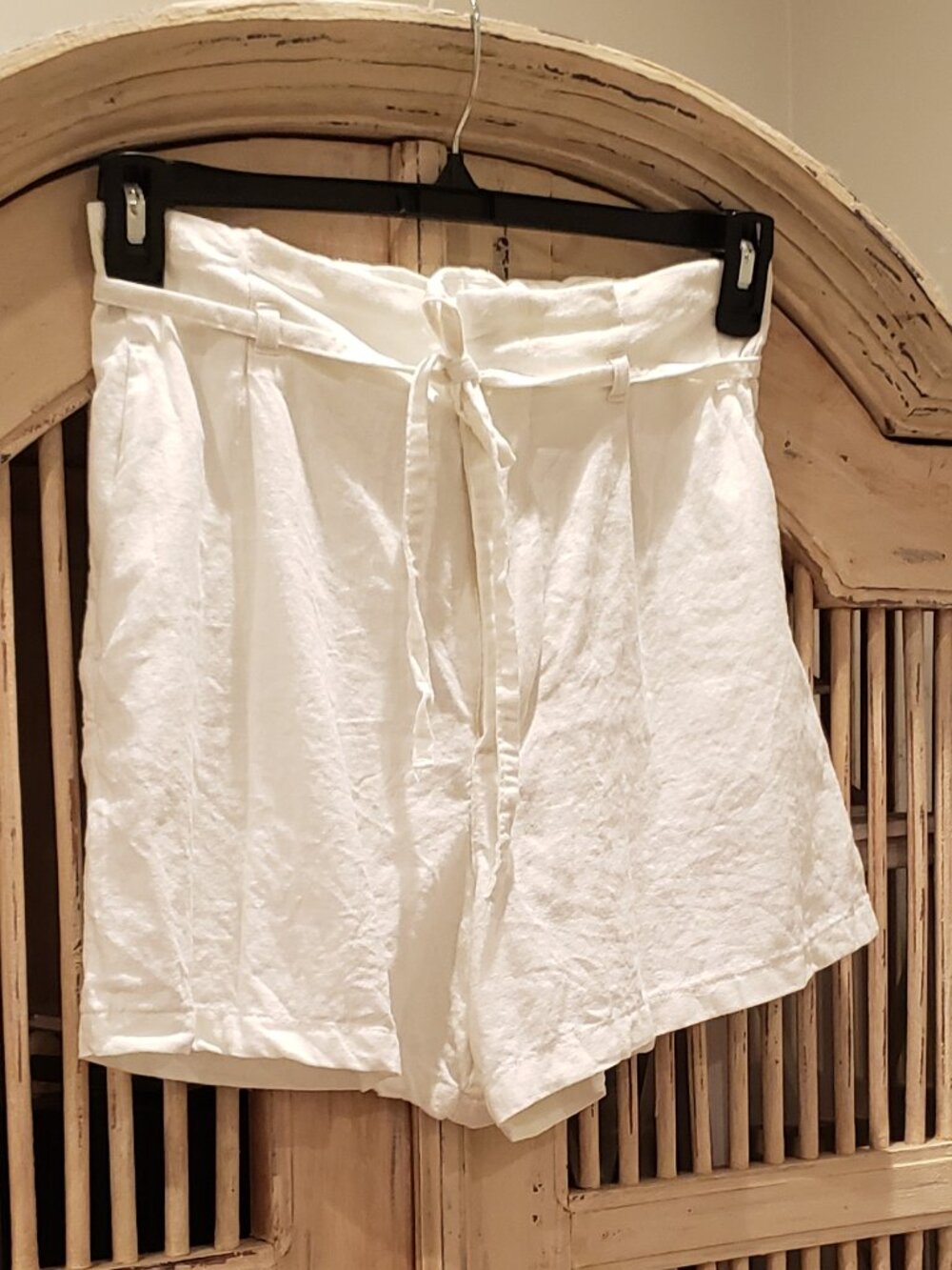 Love Tree High Waisted Pleated Linen Blend White Short